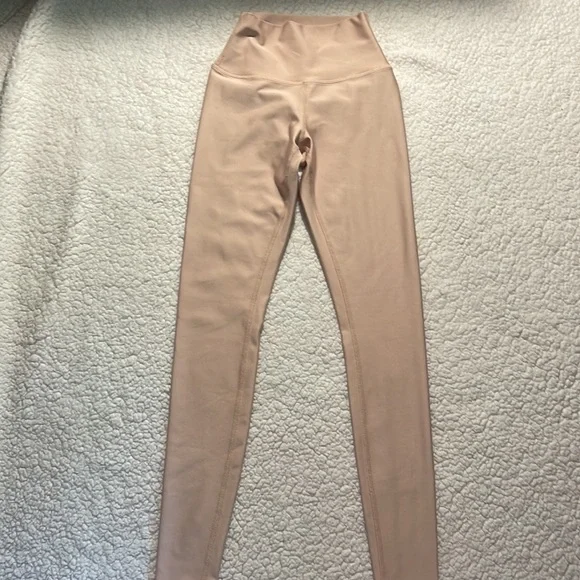 Women’s Alo Yoga Airlift Light Pink Leggings - Picture 2 of 5